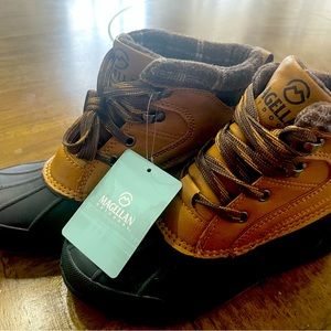 Magellan duct boots for boys size 2